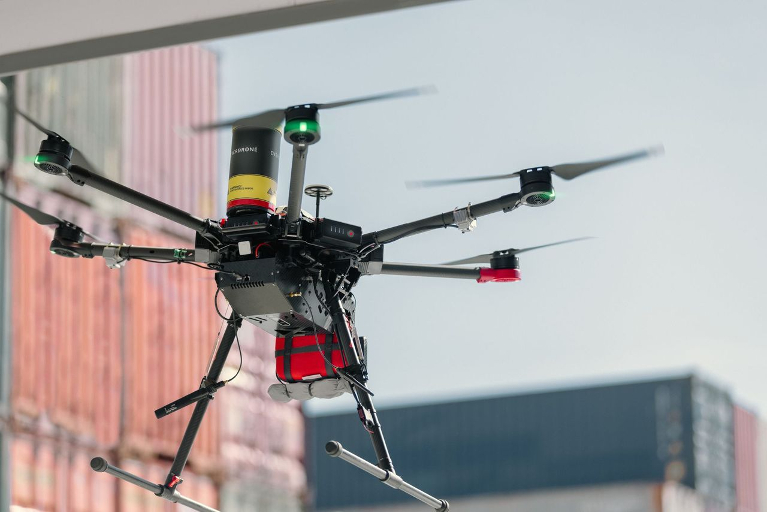 Første danske drone ud med hjertestarter